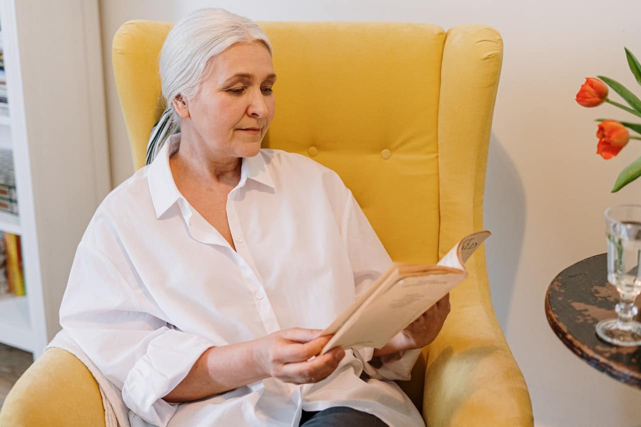 Livros para idosos: benefícios e recomendações