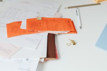 Dicas Essenciais para Organizar e Preservar Documentos Importantes na Terceira Idade