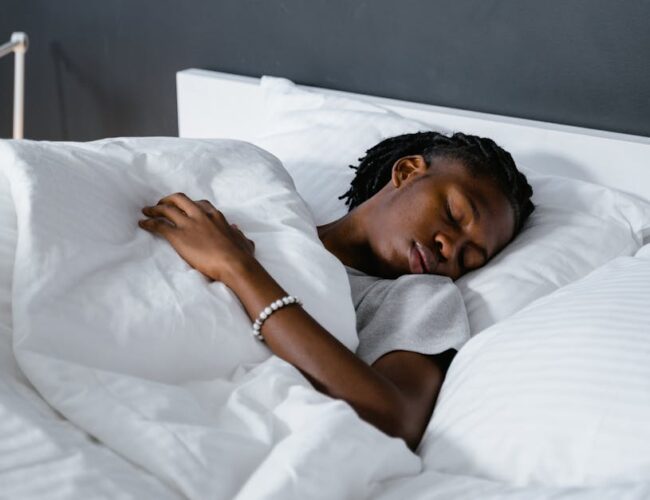 Soluções práticas para melhorar a qualidade do sono na maturidade