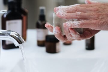 Como prevenir infecções por superbactérias: cuidados essenciais para sua saúde