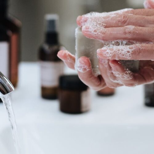 Como prevenir infecções por superbactérias: cuidados essenciais para sua saúde