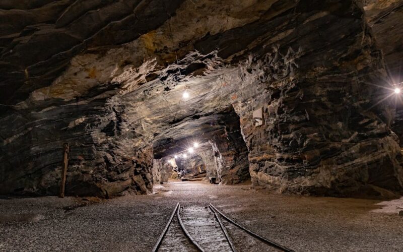 minerais críticos Brasil — Explore the mysterious depths of Passagem de Mariana, MG, Brazil, with this illuminated underground mine tunnel.