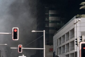 Como garantir a segurança e o direito das famílias após interdição de imóveis por explosões