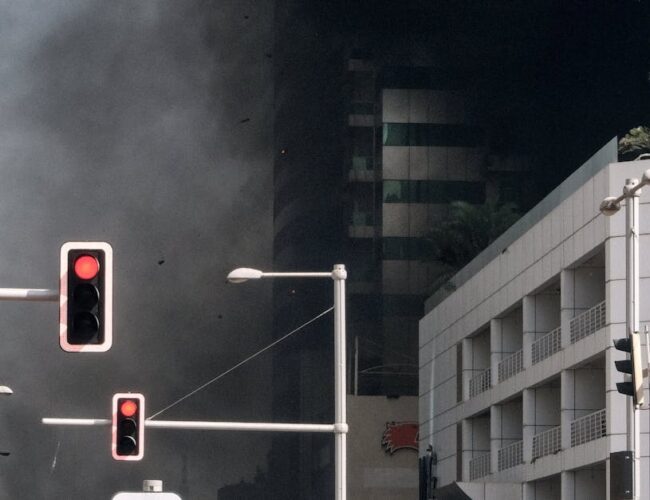 Como garantir a segurança e o direito das famílias após interdição de imóveis por explosões