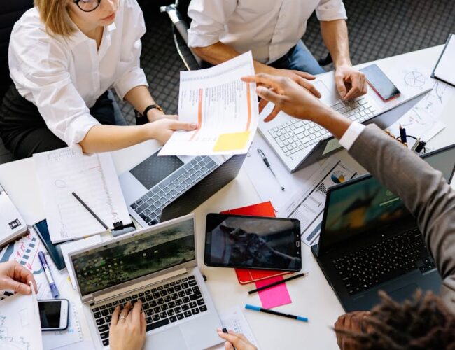 Como o Feriado do Dia do Trabalho Impacta o Pagamento no 5º Dia Útil de Maio